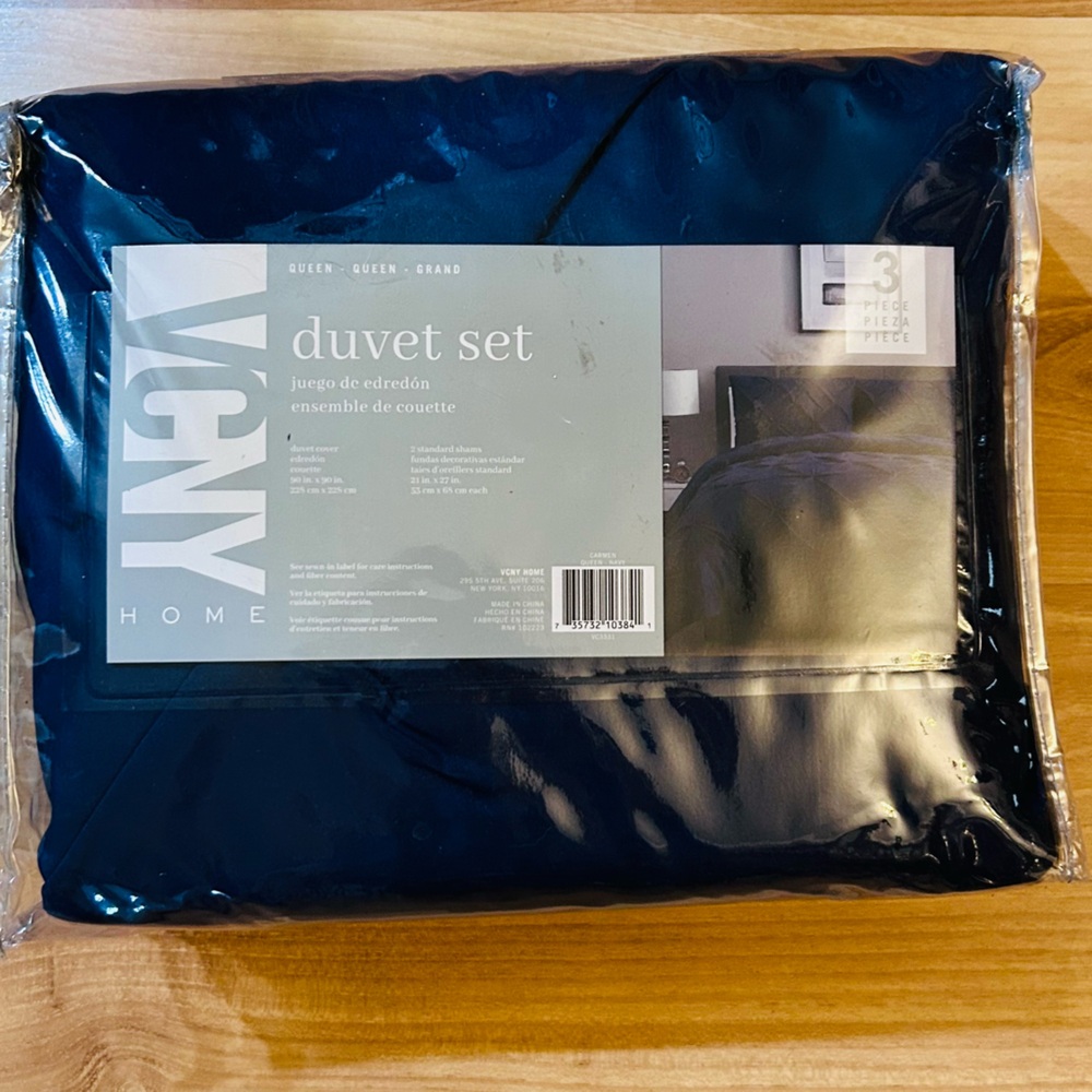 (Brand New) VCNY Home - Queen 3 Piece Duvet Set Navy Blue